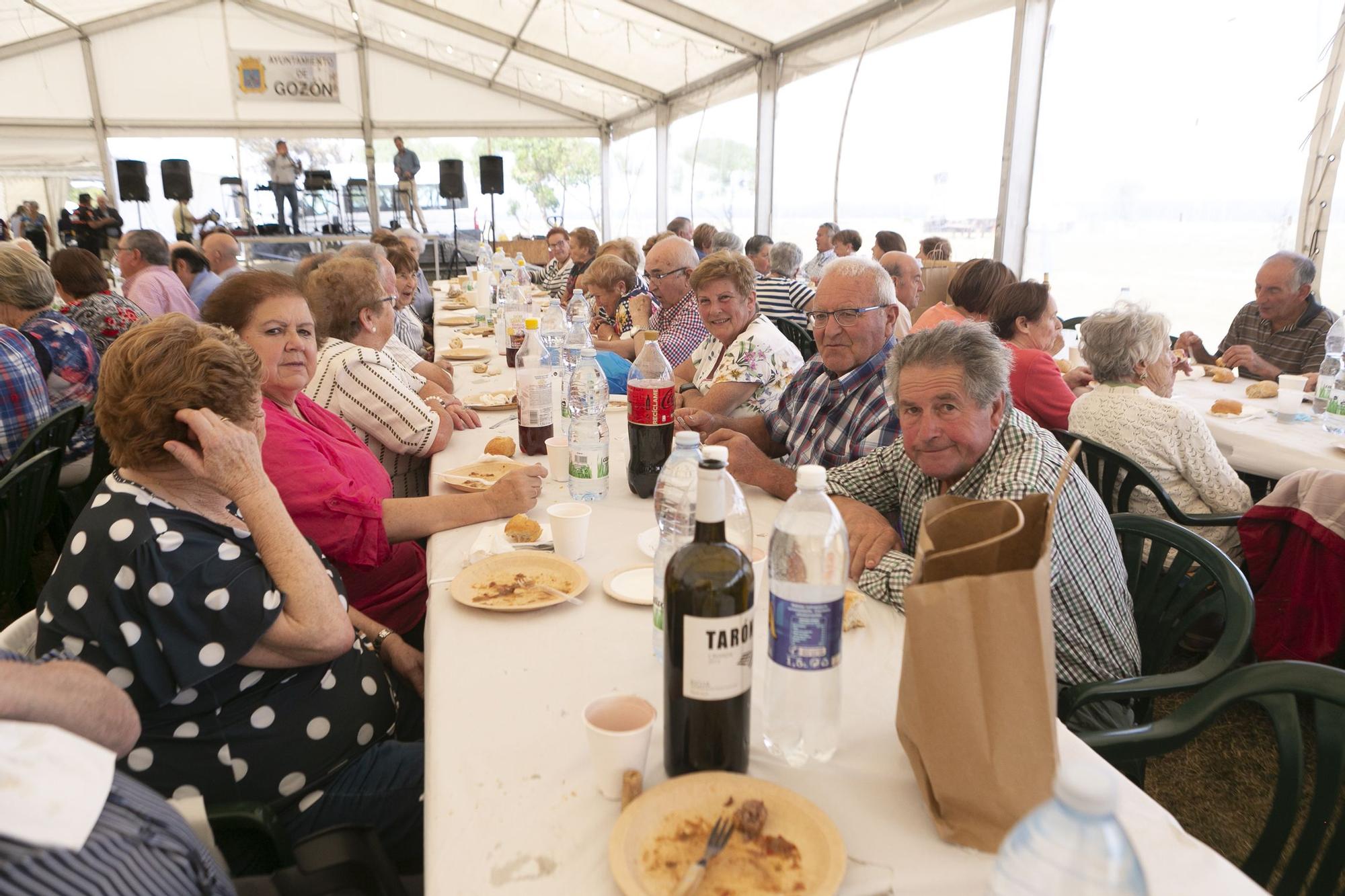 EN IMÁGENES: Los mayores de Gozón vuelven a reencontrarse en Moniello