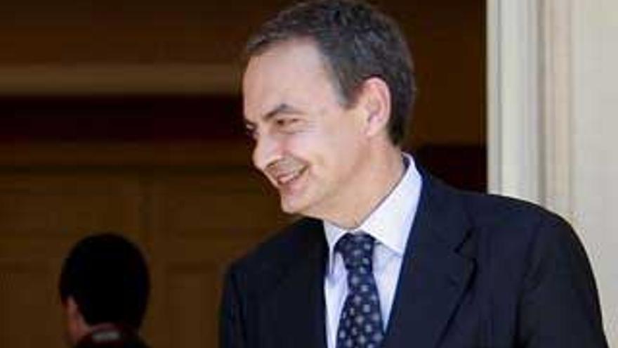 El Supremo archiva una querella contra Zapatero por prometer 400 euros en campaña