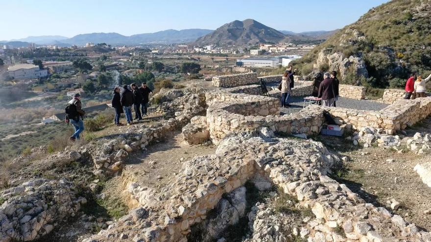 Elda retoma las visitas guiadas al yacimiento de El Monastil