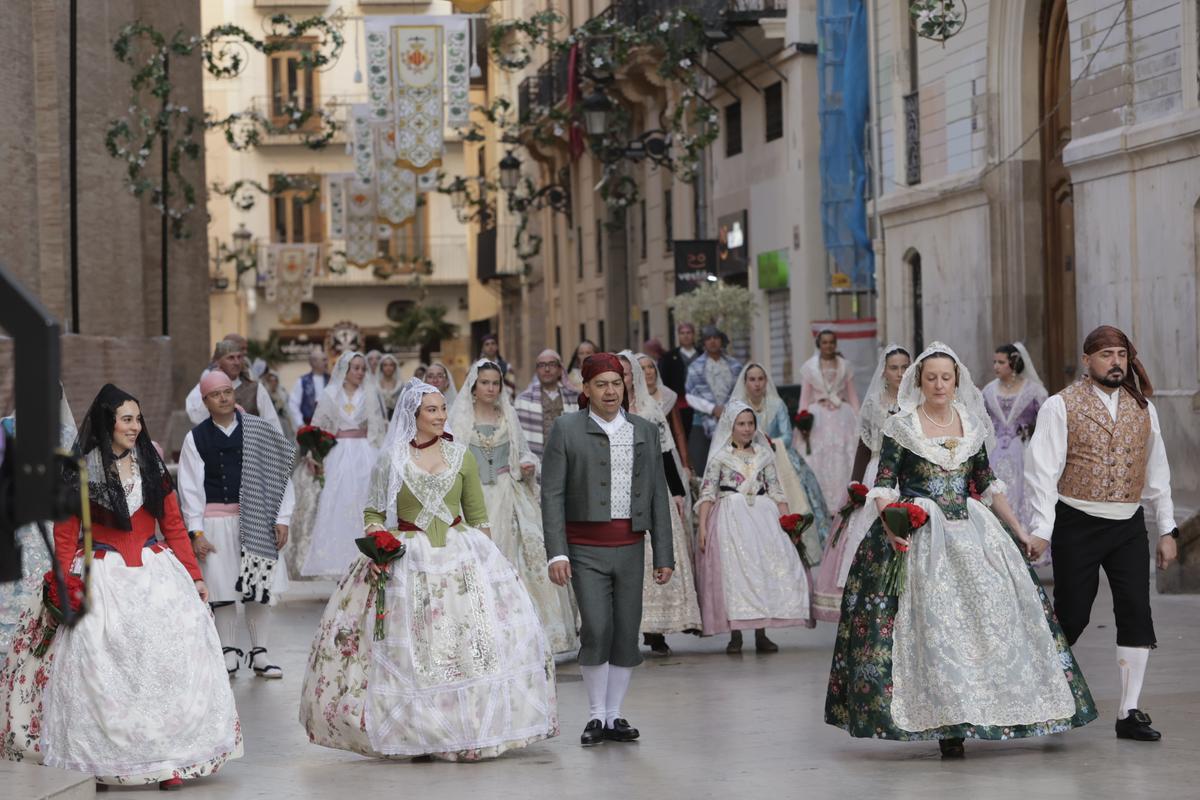 Todas las fotos de la ofrenda del 18 de marzo por la calle San Vicente hasta la 19:30 horas Todas las fotos de la ofrenda del 18 de marzo por la calle San Vicente hasta la 19:30 horas
