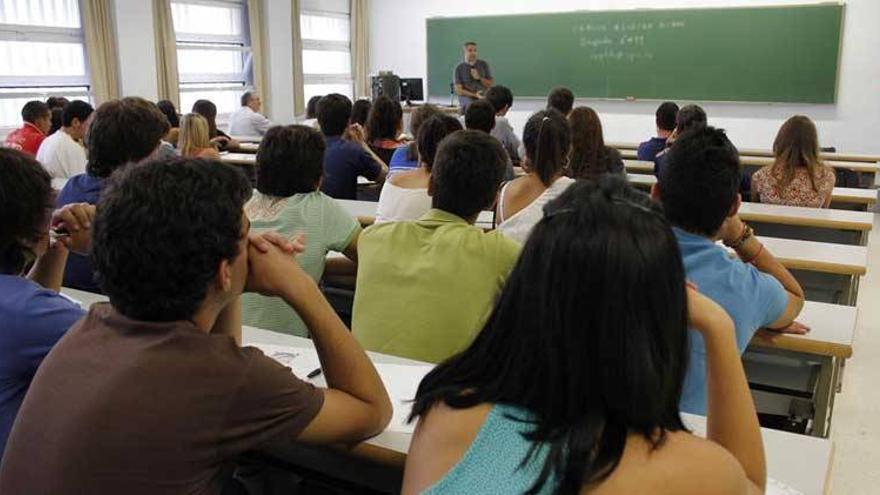 El curso escolar en Extremadura comienza con 500 profesores menos