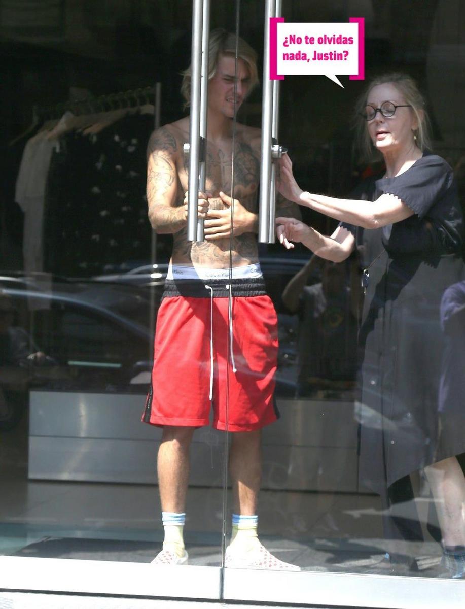Justin Bieber sale a la calle sin camiseta en Nueva York