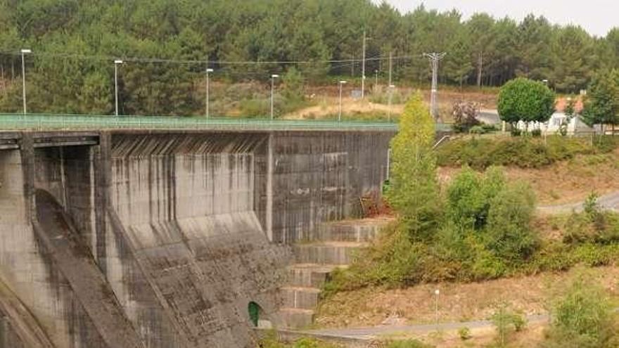 Aliviaderos del embalse del Umia.  // Gustavo Santos