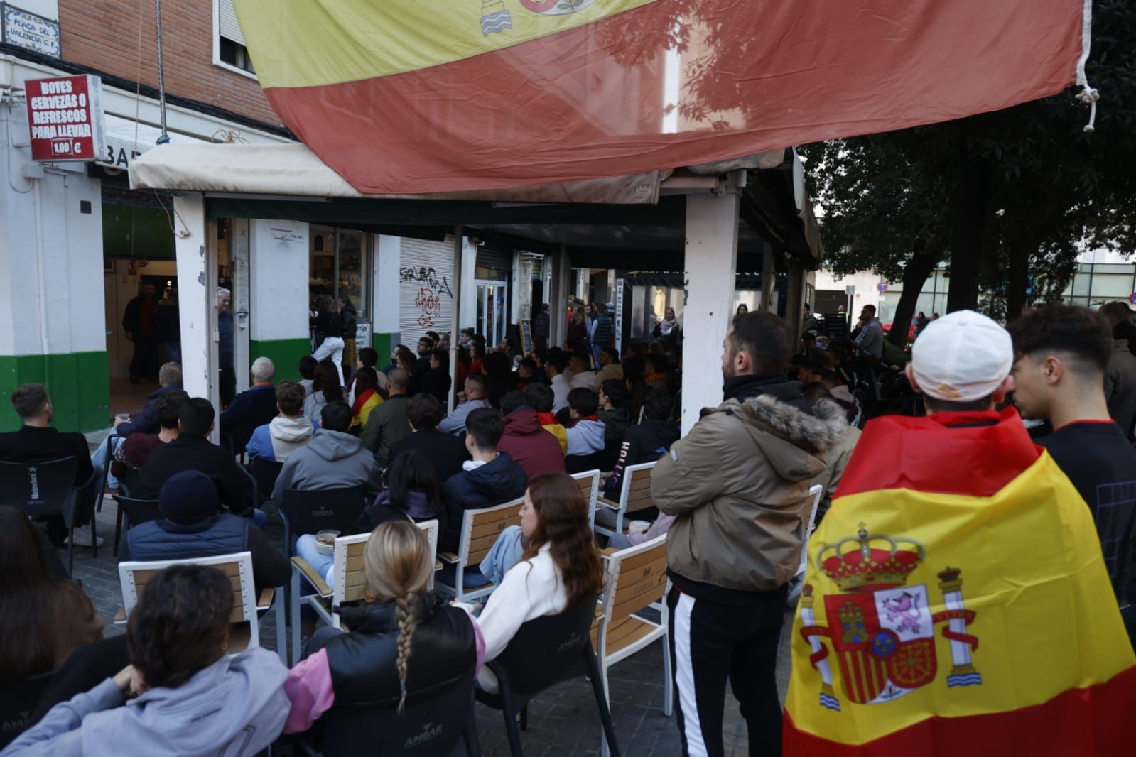 La afición llena bares y terrazas para seguir el Marruecos - España