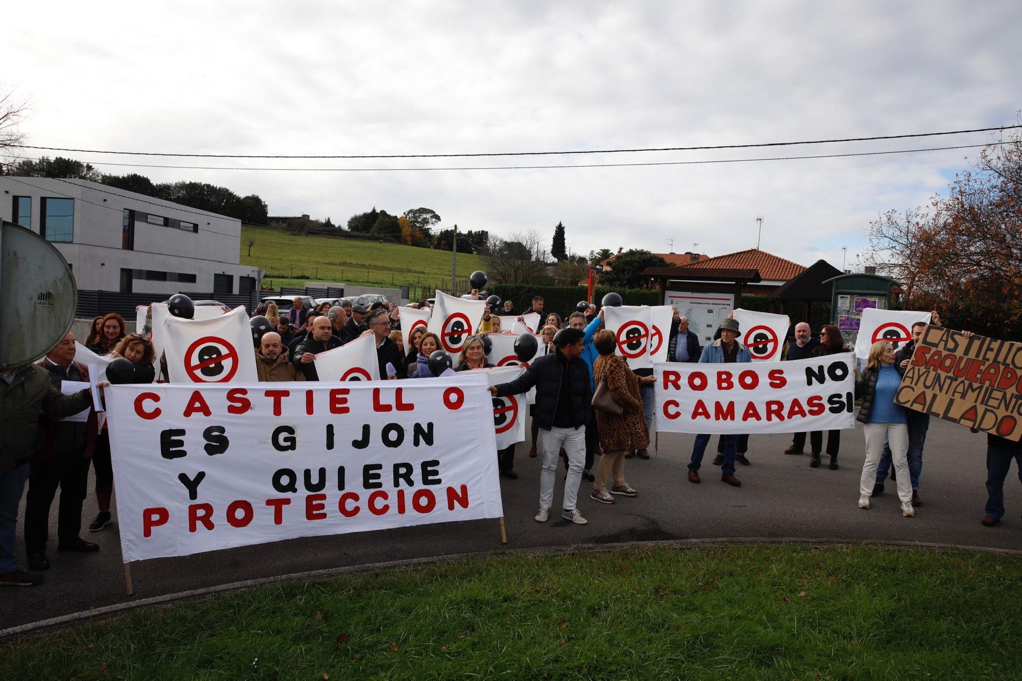 Concentración de los vecinos de Castiello por la oleada de robos