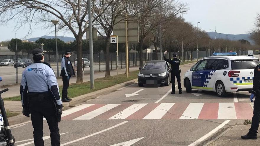 Un control de mobilitat a la vila.