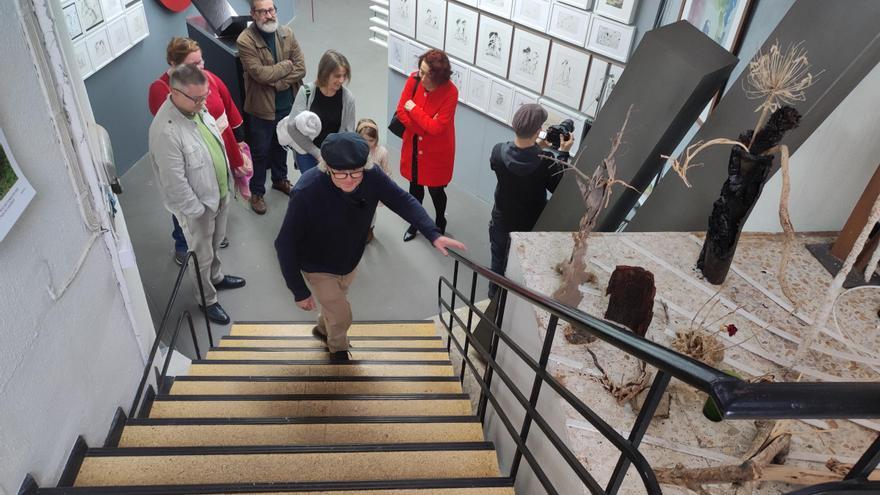 El lujo de colarse en la intimidad del escultor Herminio visitando su estudio de La Caridad