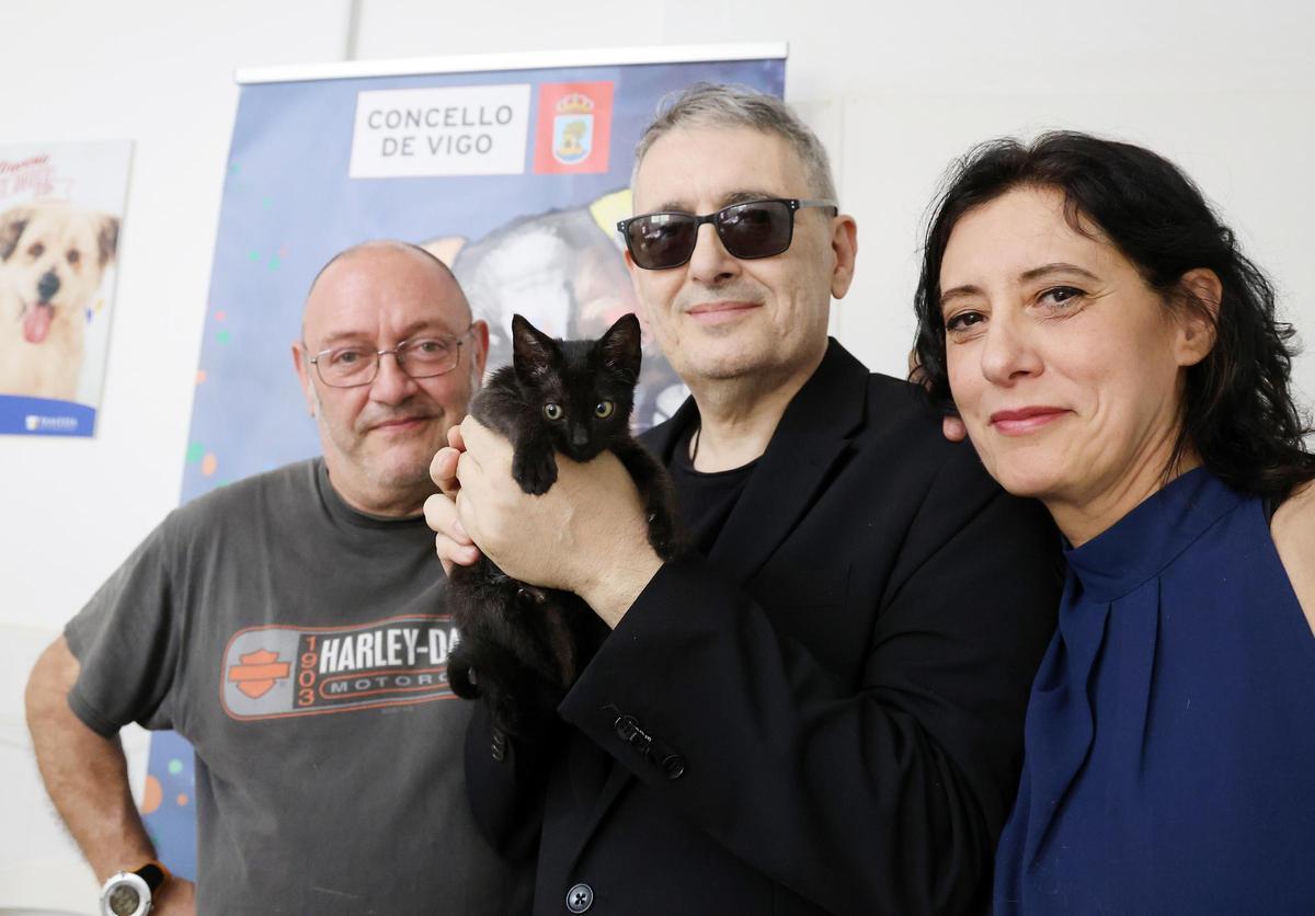 Tofy, el gatito de apenas 2 meses, y que fue adoptado por el músico Miguel Costas