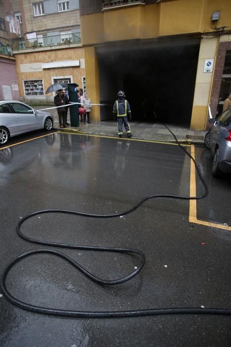 Incendio en un garaje de la calle Doctor Marañón de Avilés