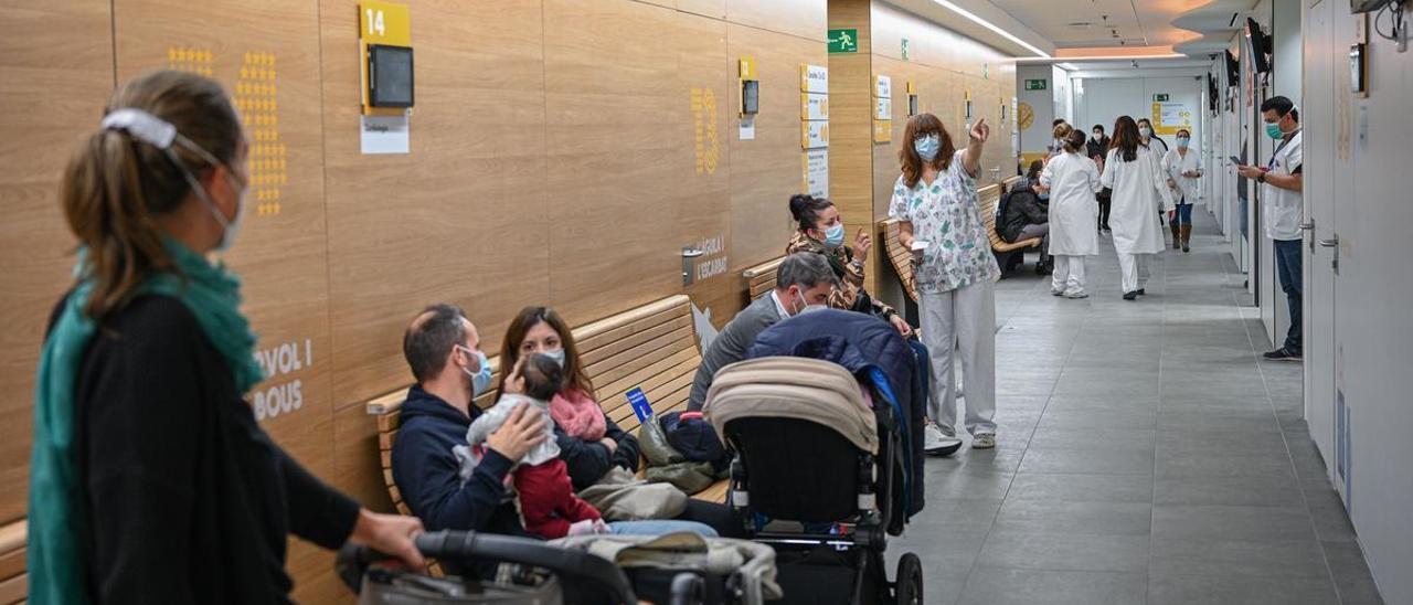 Sala de espera en el hospital materno-infantil de Vall d’Hebron, en Barcelona.