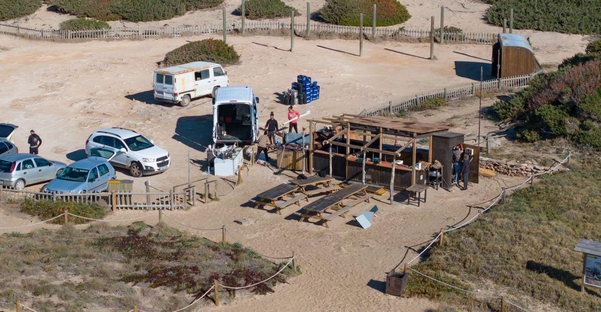 Desmontan los quioscos de playa de Formentera ante la nueva concesión