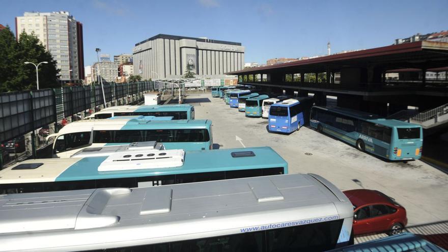 Autobuses en la estación de A Coruña. |   // CASTELEIRO / ROLLER AGENCIAS