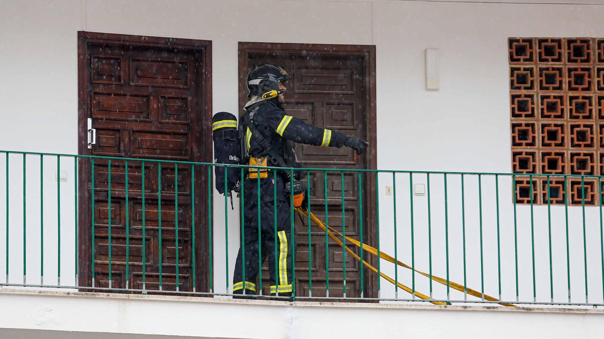 Alarma por un incendio en la cocina de un piso en Ibiza