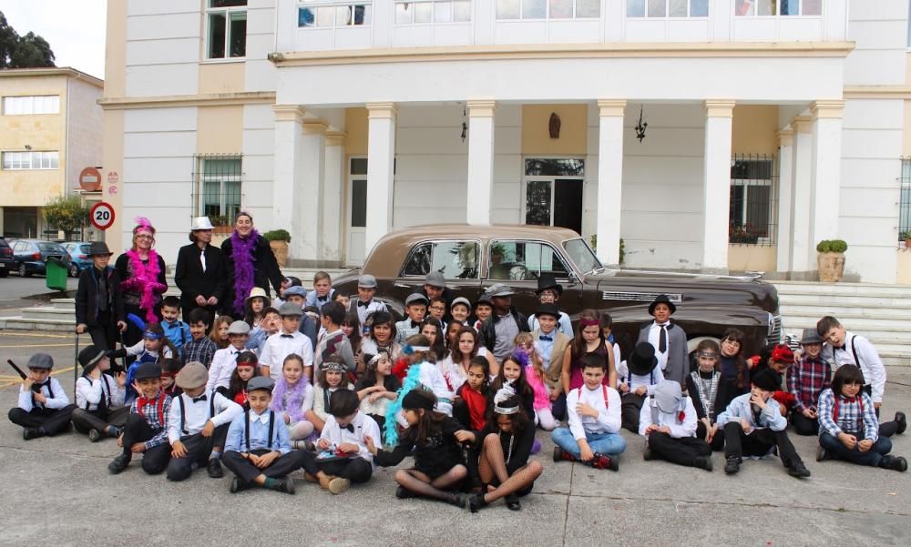 Alumnos de sexto de Primaria y de Infantil han dedicado todo un curso a inventariar sus elementos singulares y a entrevistar a los propietarios de las viviendas de indianos.