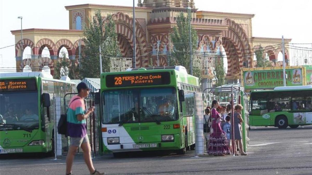 Autobuses en la Feria de Córdoba.