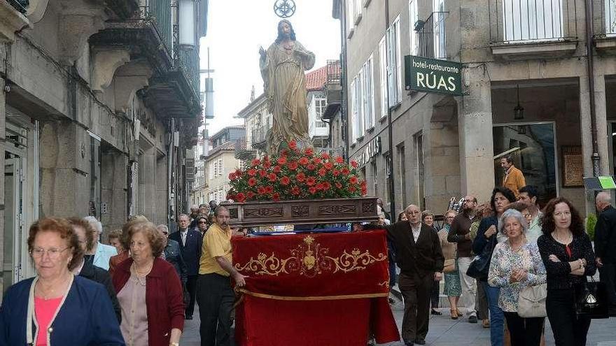 La procesión salió de San Bartolomé y recorrió varias calles del casco viejo.
