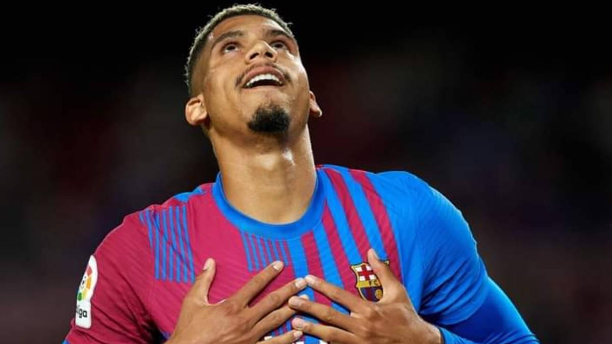 Araujo firma este viernes su renovación con el Barça