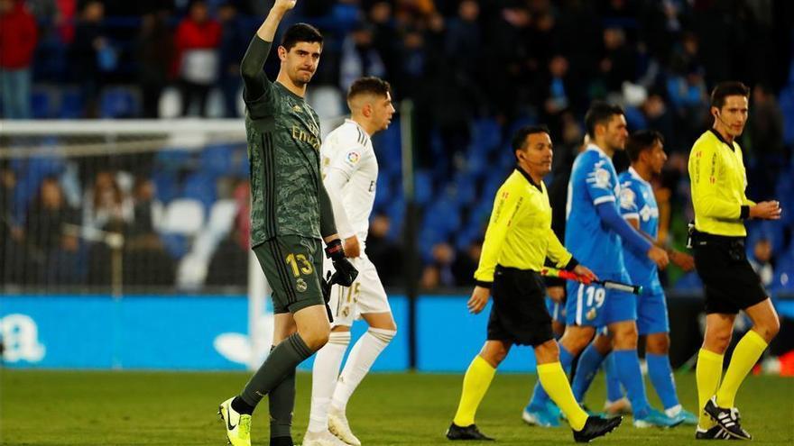 Courtois sostiene a un Real Madrid efectivo en Getafe