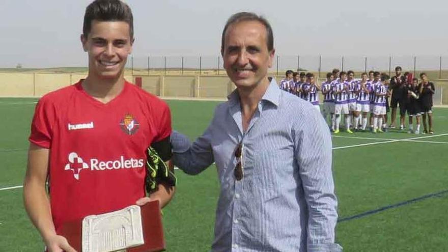 El toresano Maxi San José recogió el trofeo de campeón cadete.