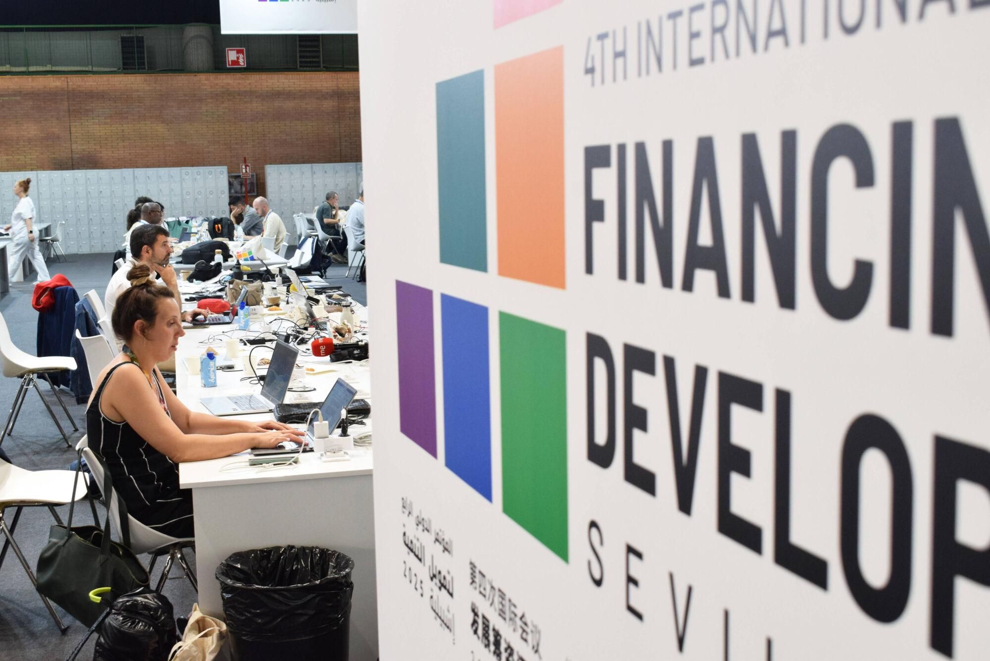 Sala de prensa en la IV Conferencia Internacional para la Financiación al Desarrollo de la ONU desarrollada en Sevilla