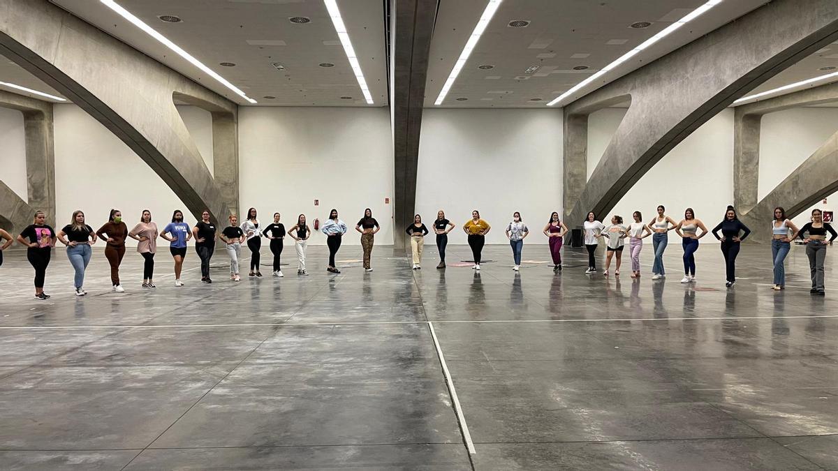 Candidatas al título de reina de las Fiestas de Mayo 2022 en un ensayo.