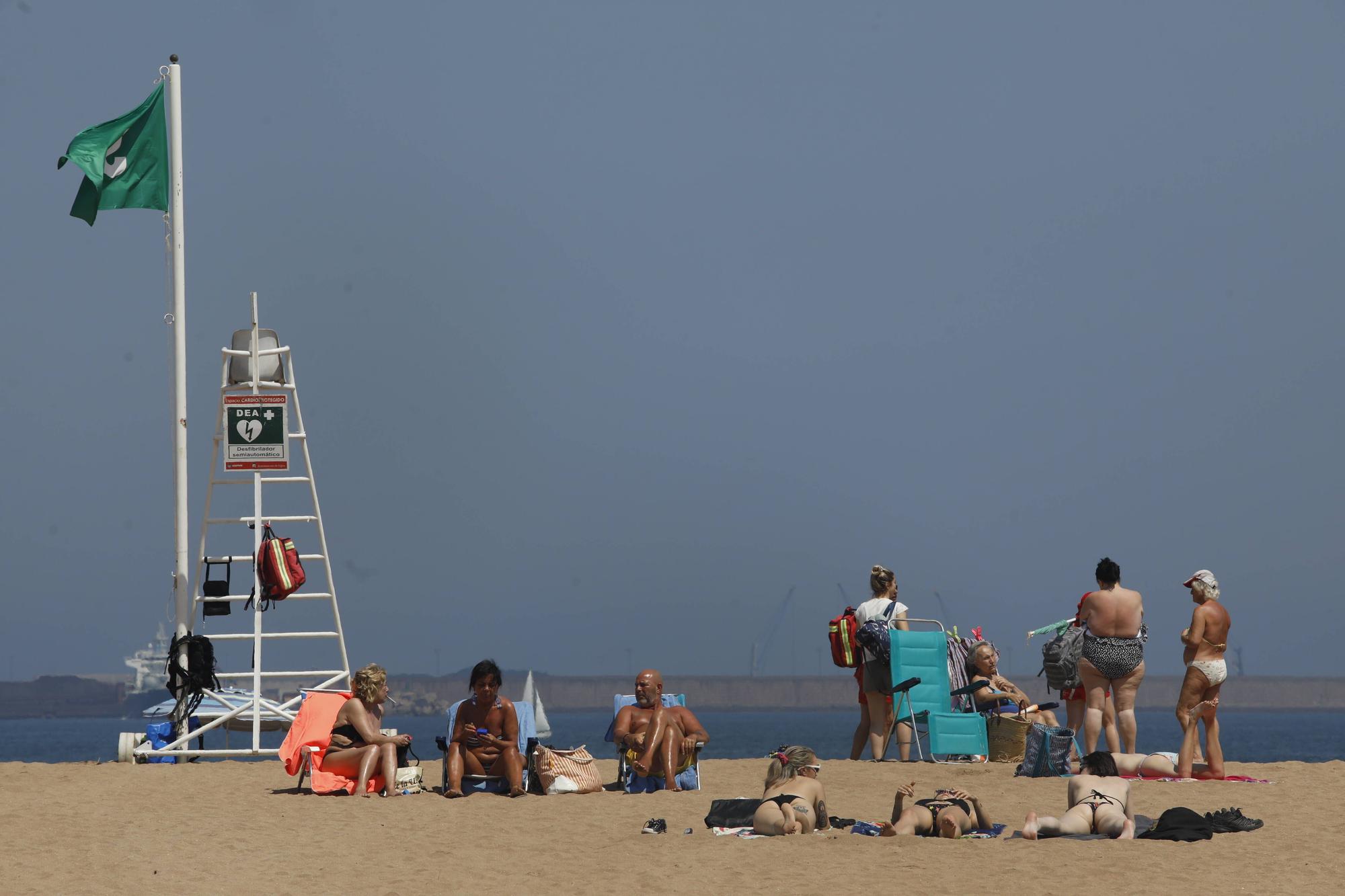 Primer fin de semana de junio en la playa de Poniente