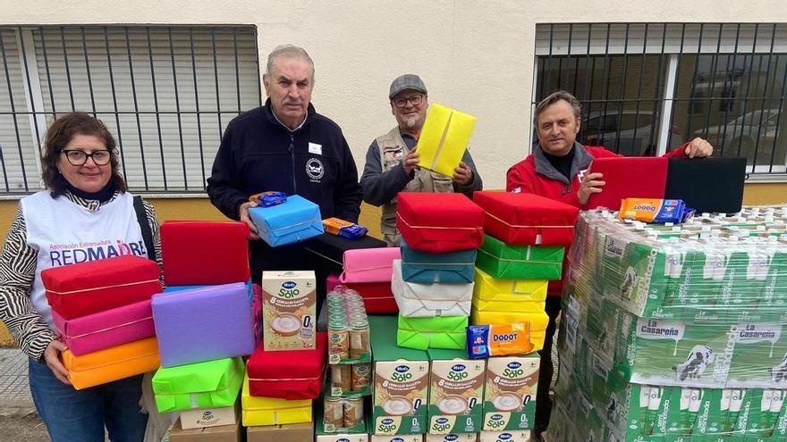 La plaza de Santa María de Cáceres acoge una recogida de productos para los bebés