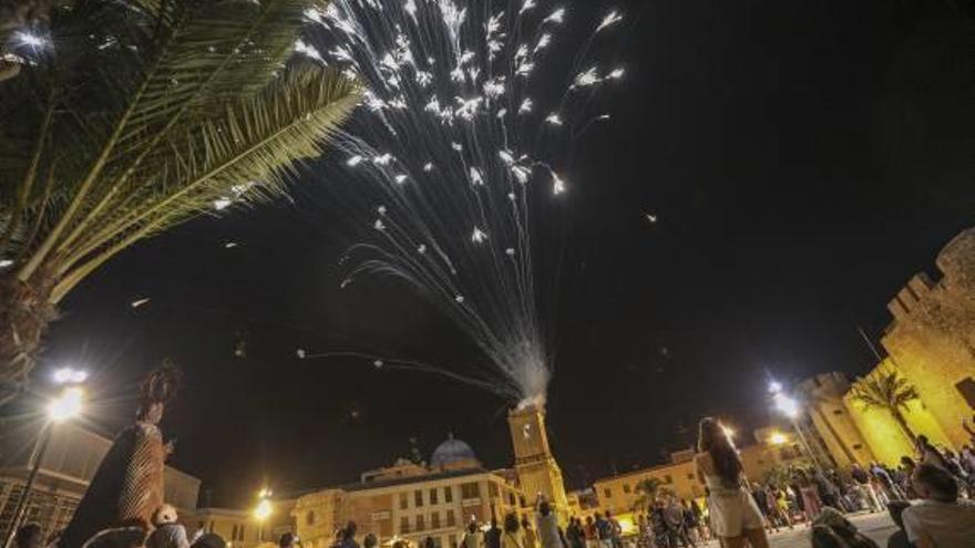 La palmera de San Ramón iluminó la ciudad por momentos y dio por finalizado el mes de agosto.