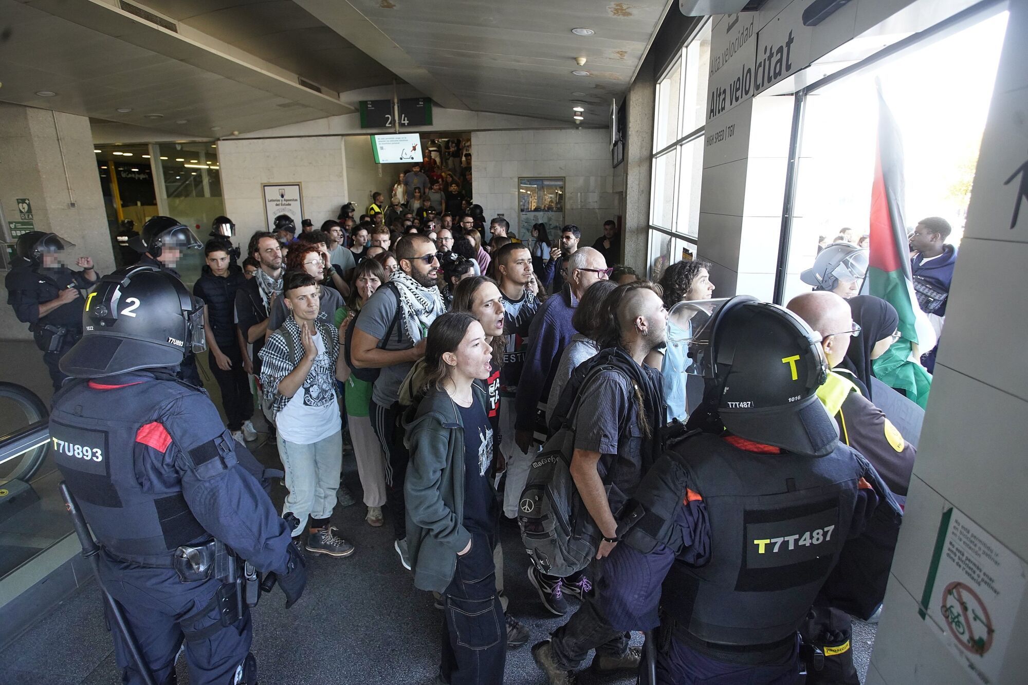 Girona estació tren convencional vies tallades manifestació propalestina intersindical