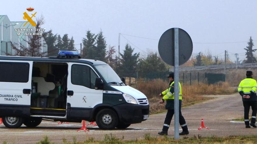 Control de la Guardia Civil de tráfico.