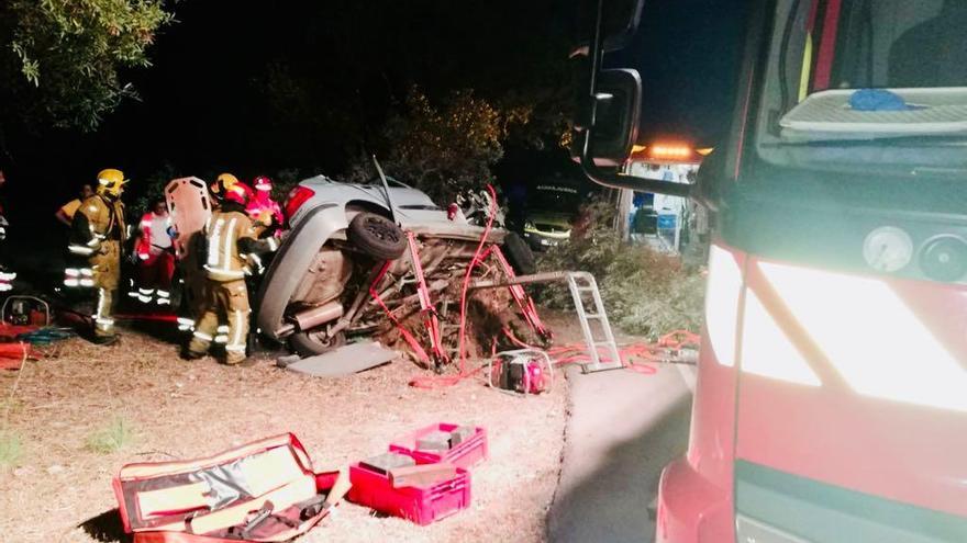 Un conductor queda atrapado por las piernas al sufrir un accidente en Xàbia