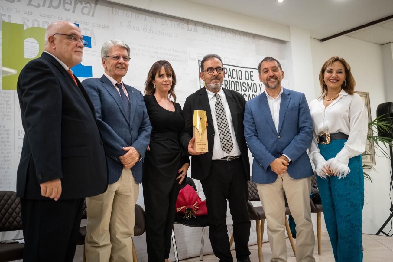 Entrega del premio de la APT al periodista Jorge Bethencourt