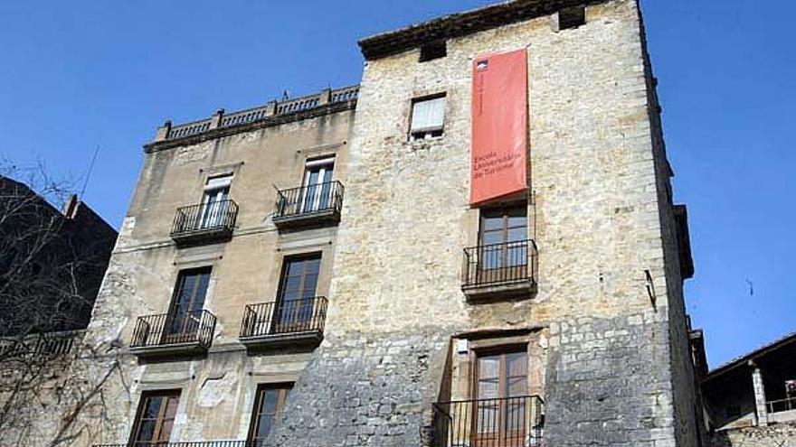 Edifici que acull l&#039;Escola Universitària de Turisme a Girona després del trasllat des de Sant Feliu.