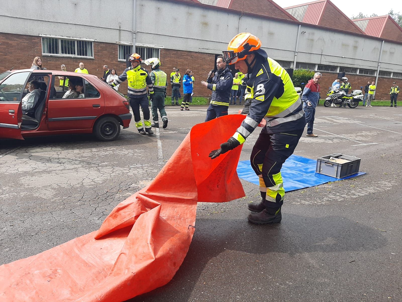 El IES de Noreña se examina de Emergencias: así ha sido el simulacro de accidente celebrado en el centro