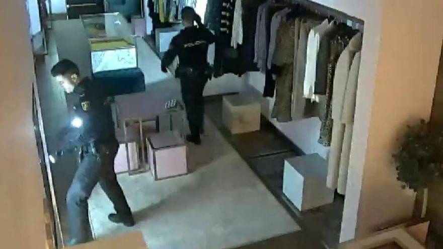 Detenido un ladrón tras ser restacado del conducto del aire acondicionado de una tienda