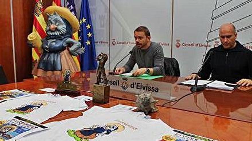 David Ribas y Joan Carles Escandell, ayer, en la presentación de la nueva edición de Eivissàpiens.