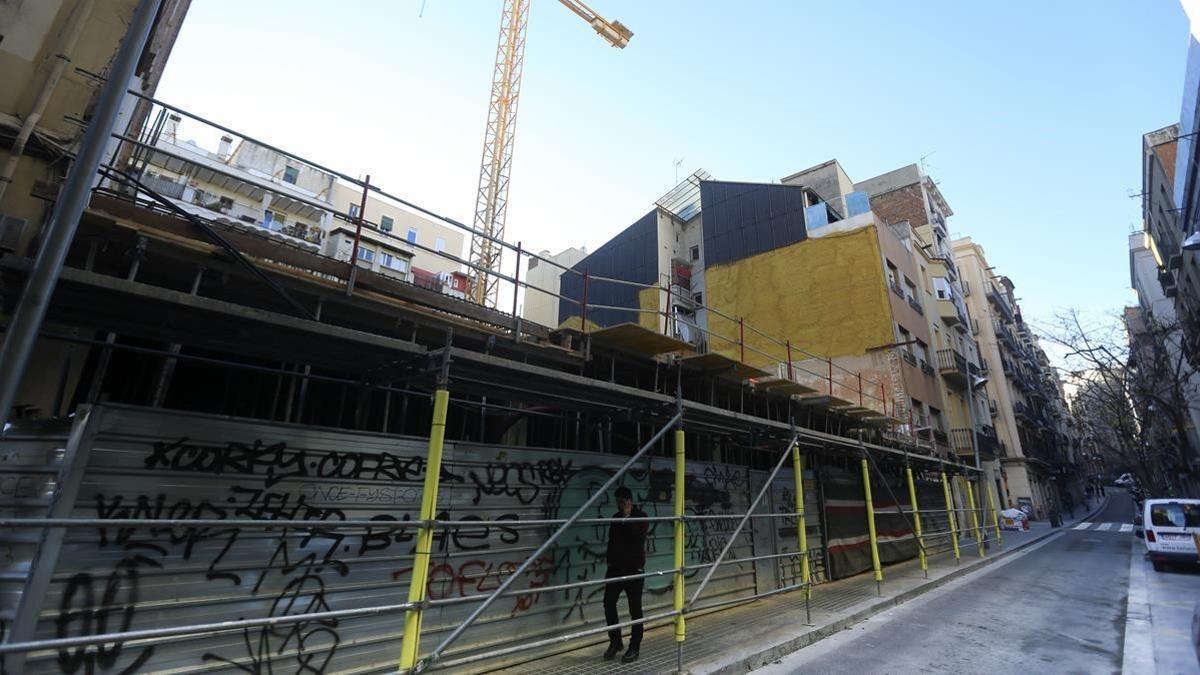 Edificio en construcción en la calle Poeta Cabanyes, 23, del barrio del Poble Sec.