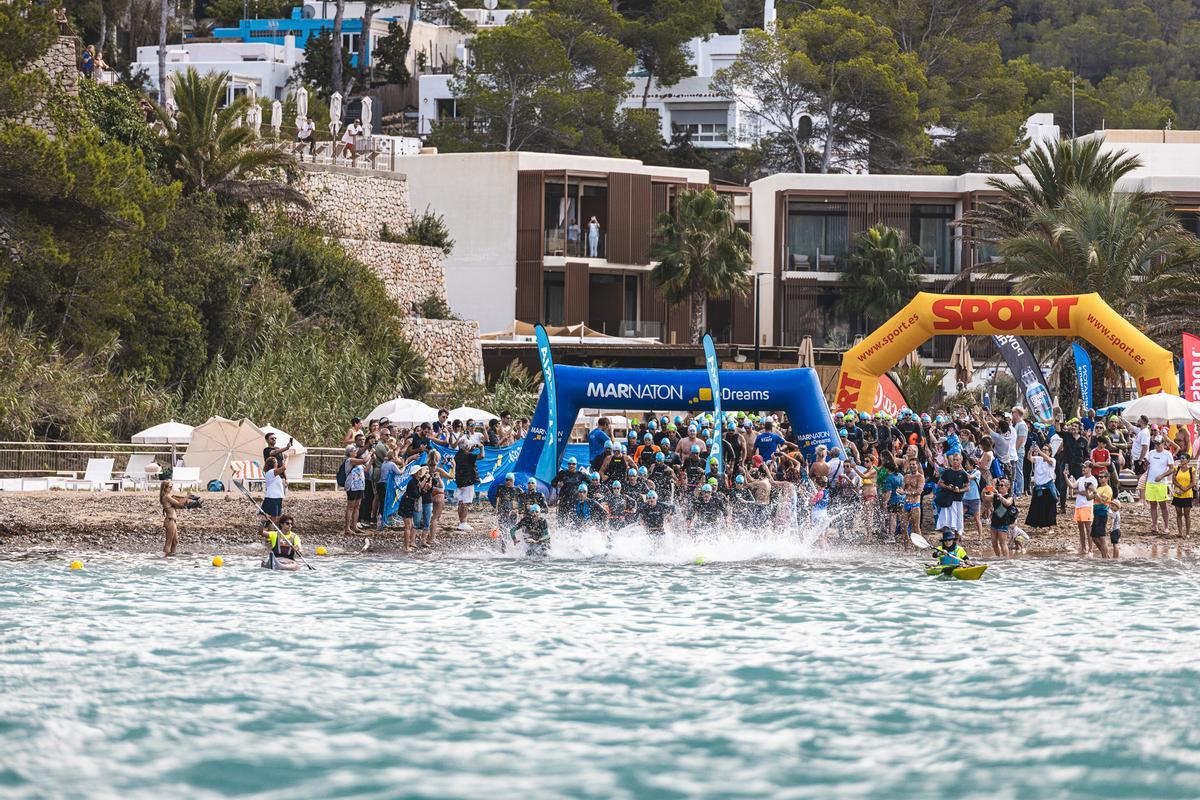 Imagen de la salida de la MARNATON en Ibiza