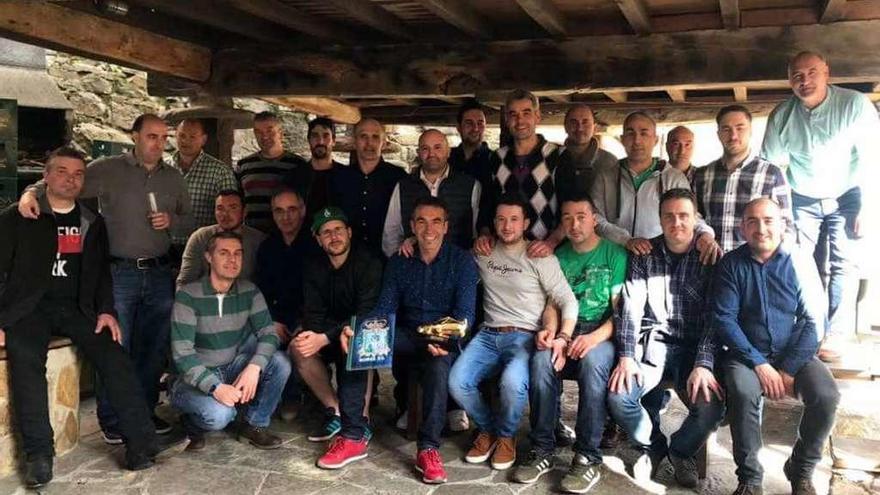 Reunión de los exjugadores del equipo de fútbol sala de Quirós