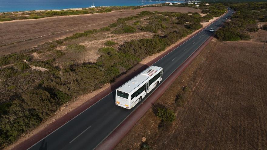 El Consell de Formentera refuerza las líneas de autobuses durante los meses de verano