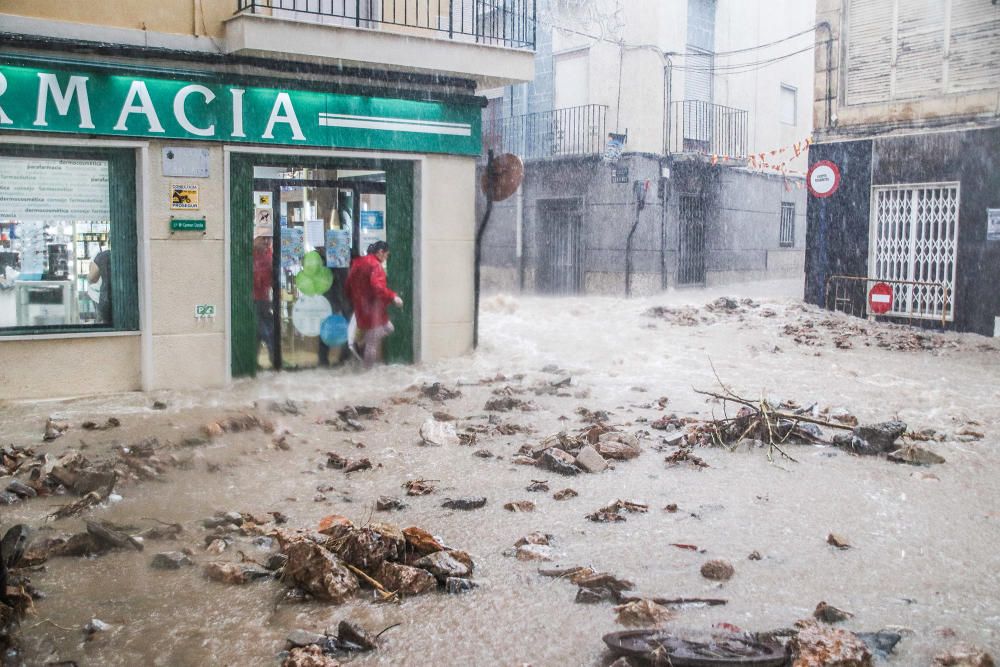 La gota fría deja Orihuela inundada y aislada