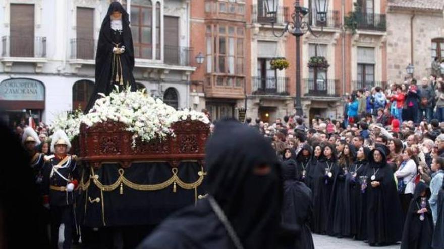 Procesión de la Virgen de la Soledad.