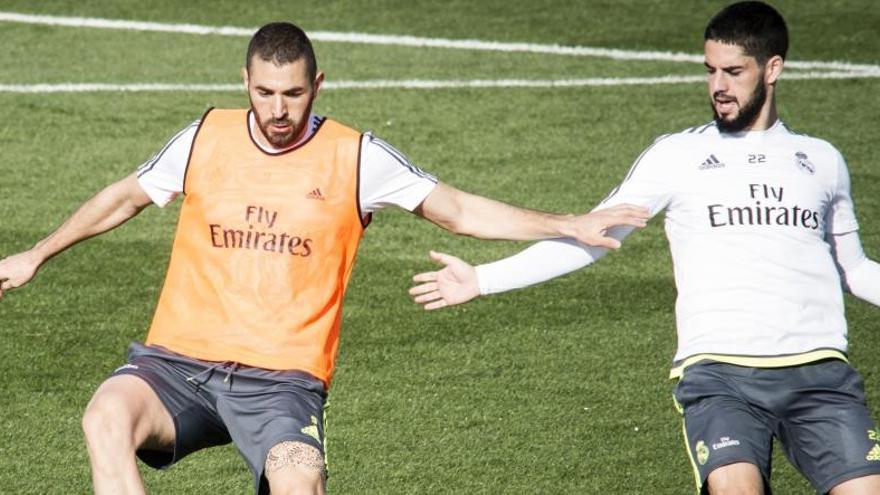 Benzema i Isco durant l&#039;entrenament del Reial Madrid d&#039;aquest dimecres.