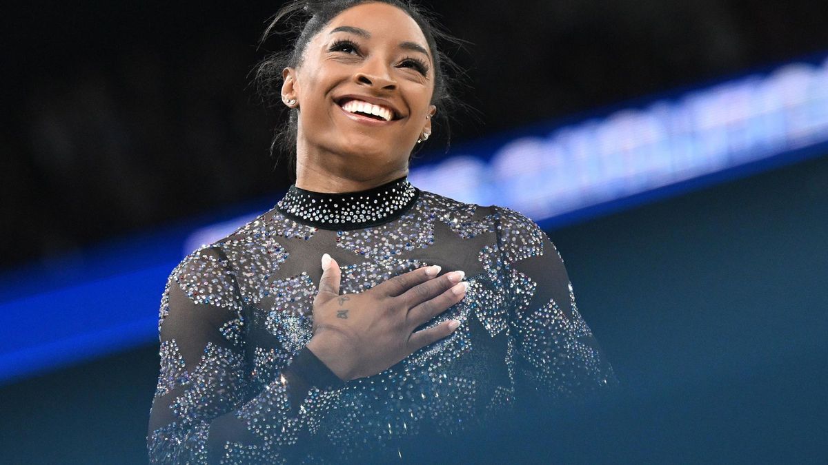 28 July 2024, France, Paris: USA's Simone Biles reacts as she  competes in the women's balance beam qualifications of the Artistic Gymnastics competition at the Bercy Arena, as part of the Paris 2024 Olympic Games. Photo: Marijan Murat/dpa