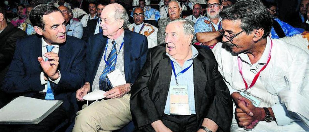 José Bono, Ángel Tristán Pimienta, Jeronimo Saavedra y Hack Ahmed Bericalla, en la I Conferencia Internacional por la Paz y la Seguridad del Sáhara Occidental. | | E.D.