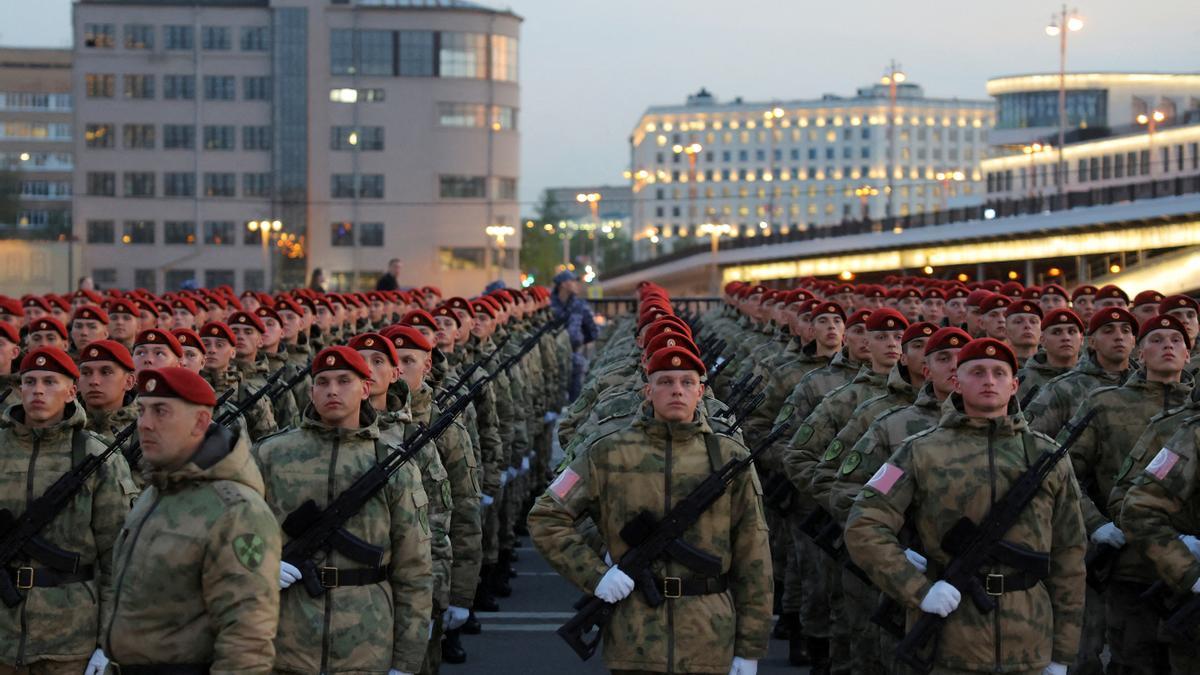 Ensayo militar ruso para conmemorar la victoria sobre la Alemania nazi.