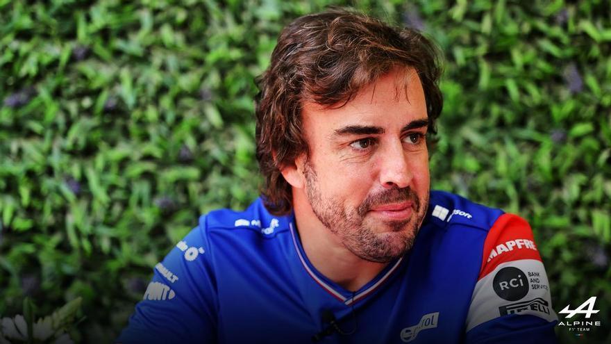 Alonso alucina con su nuevo coche