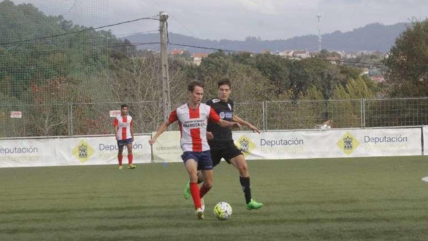 Una acción de un duelo anterior del Alondras. // Santos Álvarez