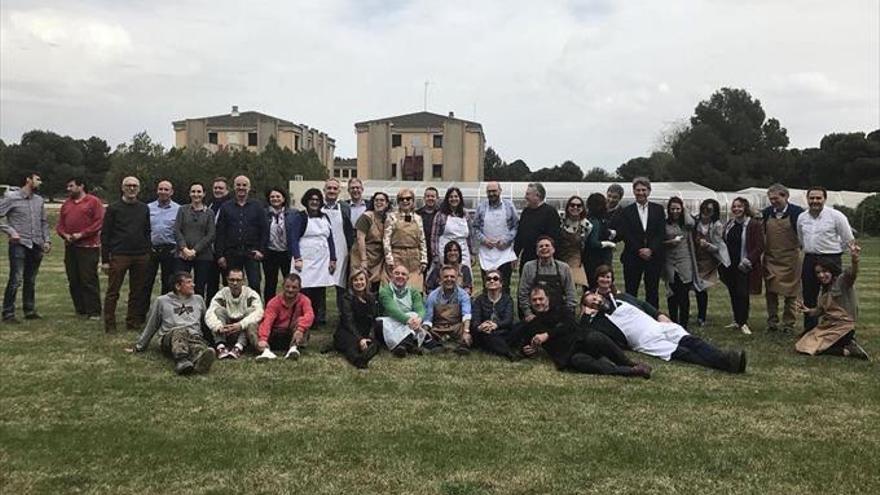 ‘Fruteros por un día’, de calçotada por Atades