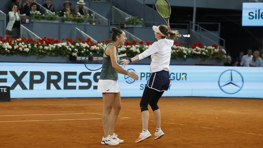 Sara Sorribes y Cristina Bucsa, campeonas en dobles en el Mutua Madrid Open